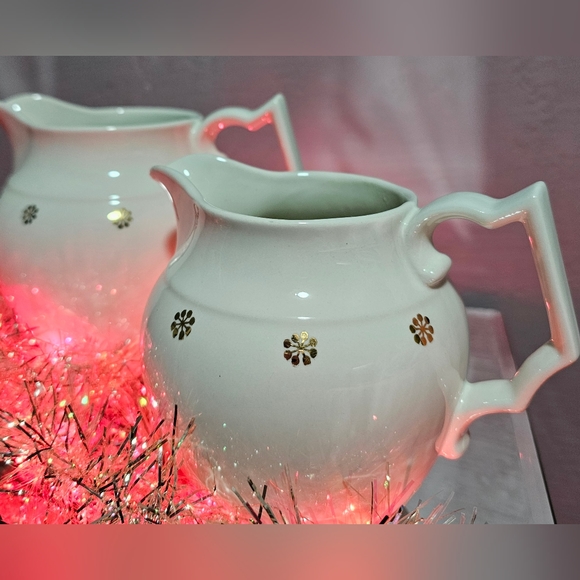 2PC Set Vintage Hall White Pitchers w/Gold Snowflakes Starburst Pattern - Picture 5 of 10